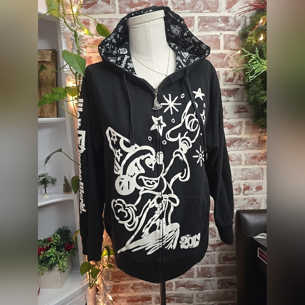 Disney Parks womens hoodie sz 1xl 2013